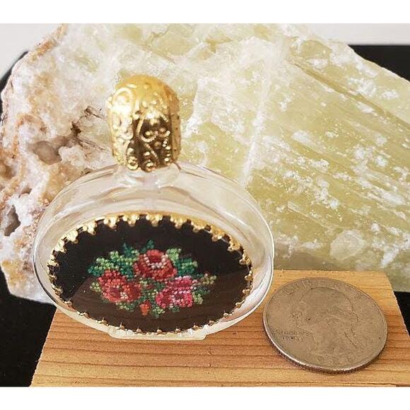 Vintage Petit Point Perfume Bottle in Original Box, Ormolu Filigree Top, Austria - Picture 4 of 8